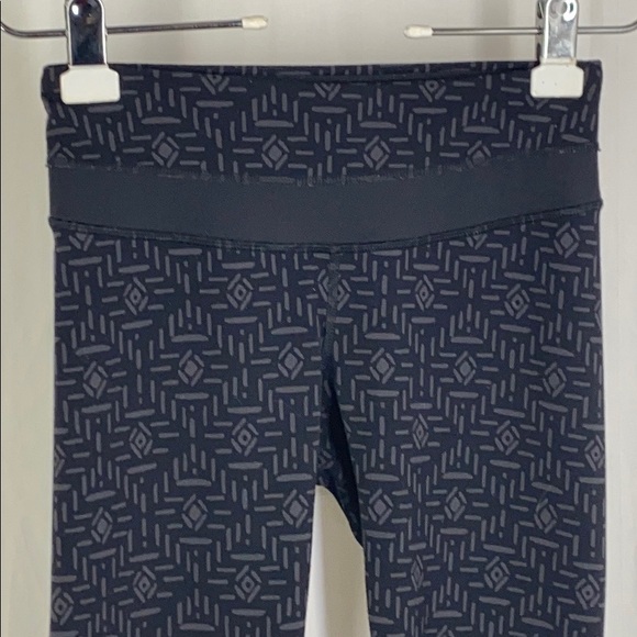 LUCY XS Hatha PowerMax Black Gray Capri Legging - Picture 2 of 7